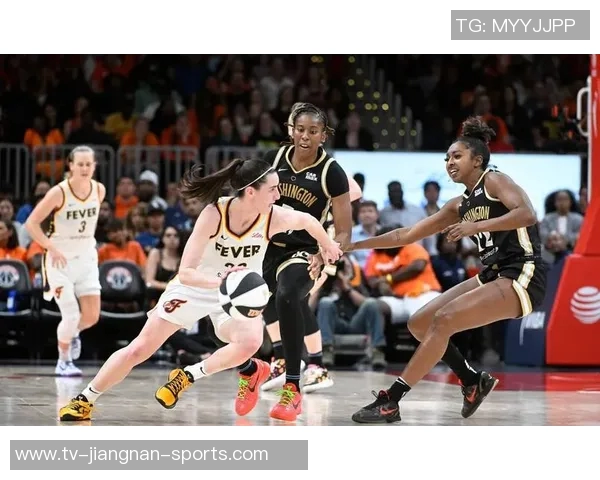 WNBA球星里斯携维密内衣展现完美身材引发时尚热潮