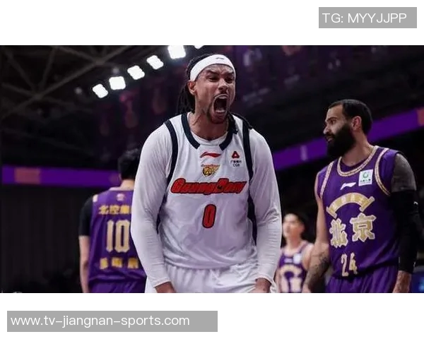 广东队惨遭逆转压哨进球掩盖全队低迷表现三分球无一命中半场落后26分