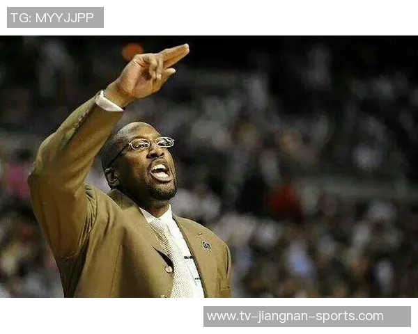 卢指导称赞布朗三分球表现称其为伟大球员应有的风范 卢指导称赞布朗三分球表现称其为伟大球员应有的风范