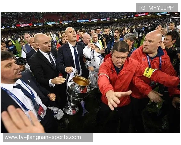 克里斯坦特:罗马积分领先无实际意义目标是重返欧冠赛场 克里斯坦特:罗马积分领先无实际意义目标是重返欧冠赛场