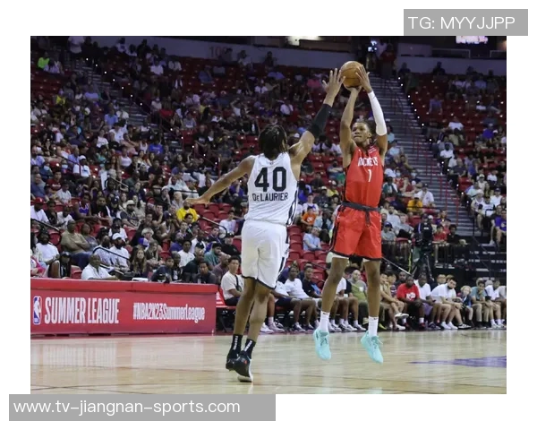 加兰表现平平9投5中三分球命中率50贡献12分1助攻但正负值惨淡32 加兰表现平平9投5中三分球命中率50贡献12分1助攻但正负值惨淡32